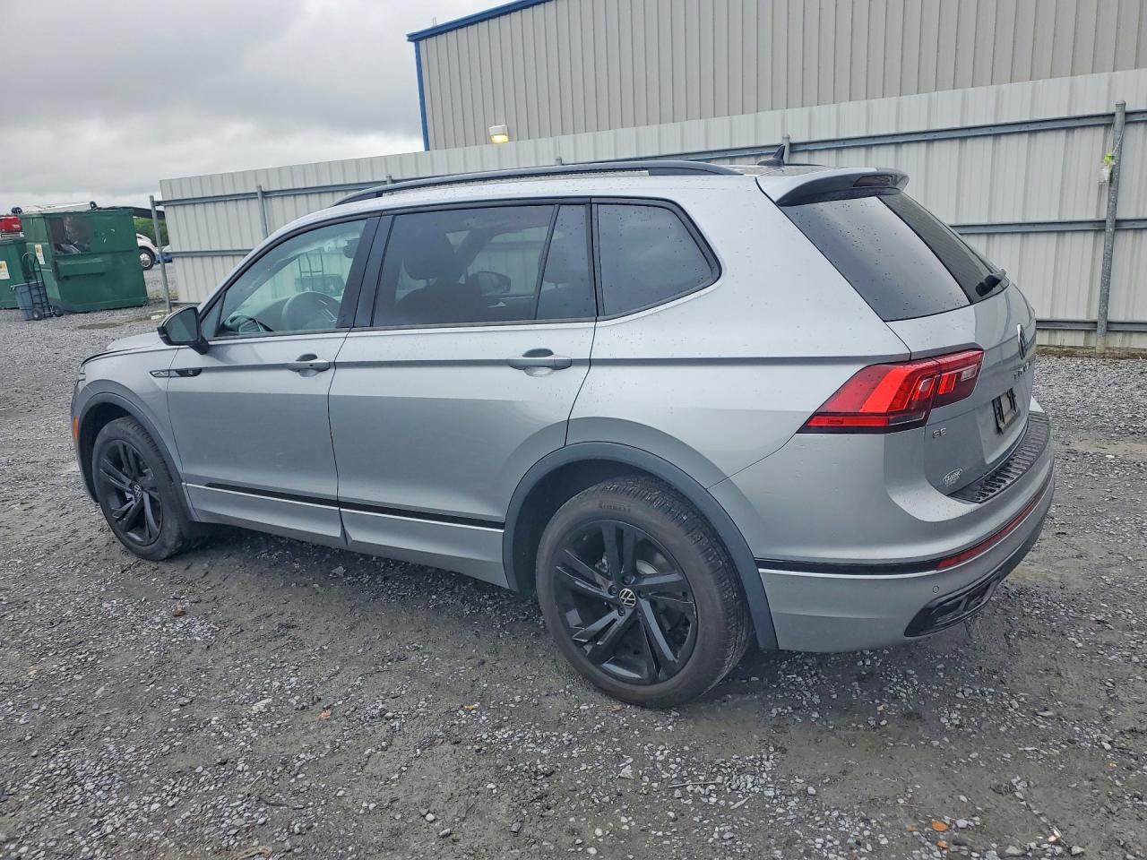 2024 VOLKSWAGEN TIGUAN SE R-LINE BLACK — снимка 2