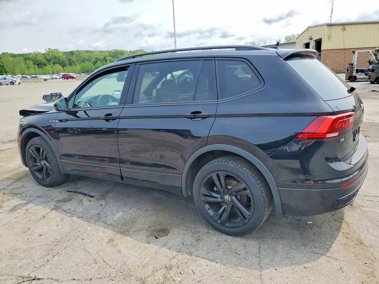 2024 VOLKSWAGEN TIGUAN SE R-LINE BLACK — снимка 2