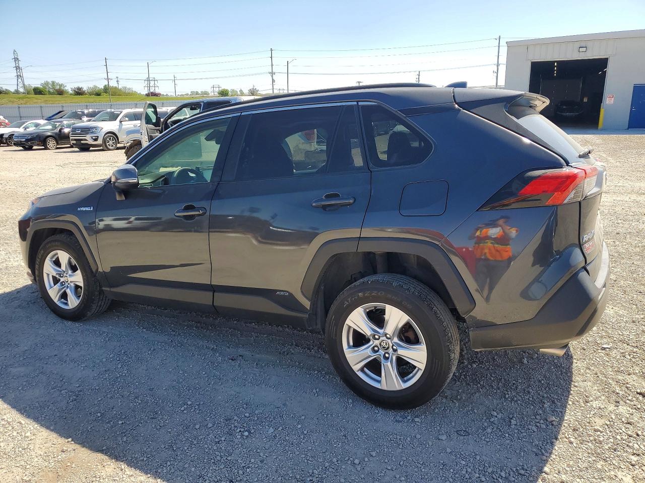 2020 TOYOTA RAV4 HYBRID XLE — снимка 2
