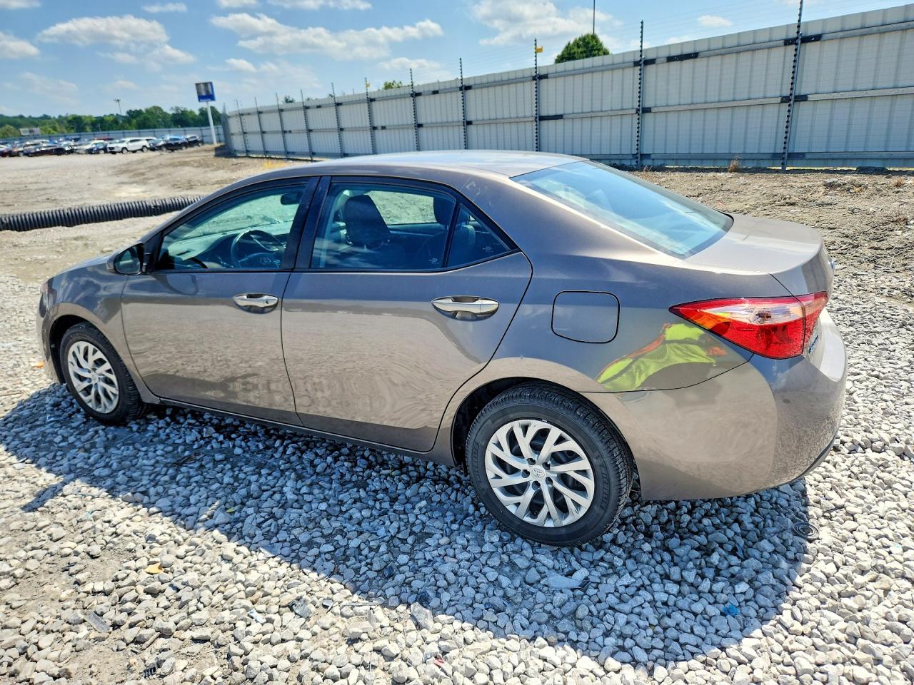 2017 TOYOTA COROLLA LE — снимка 2