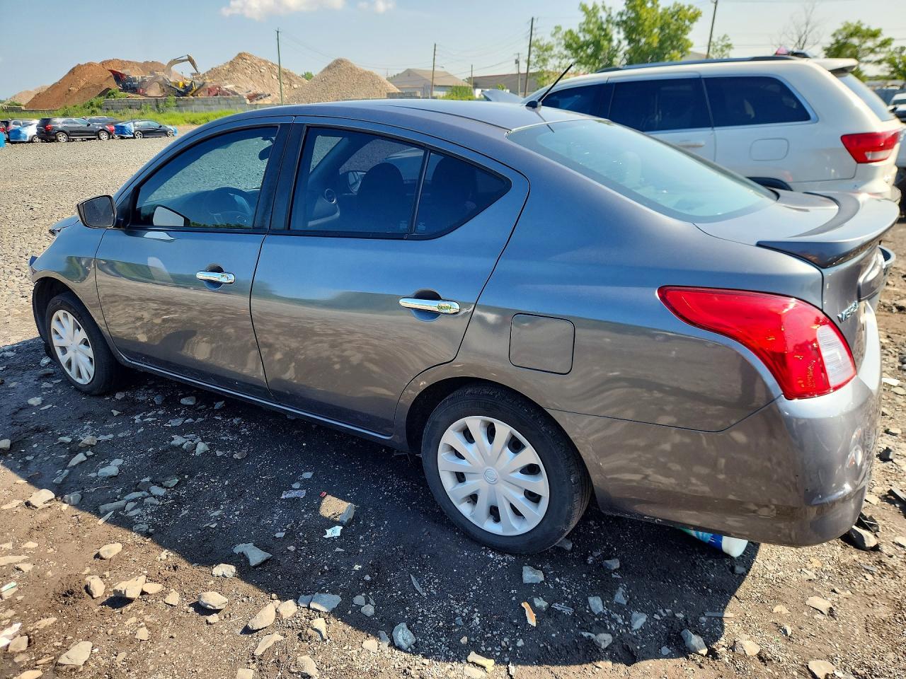 2018 NISSAN VERSA SV — снимка 2