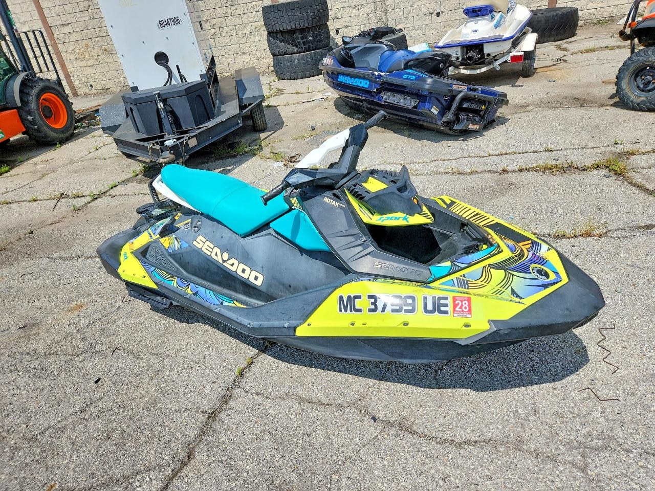 2018 SKIDOO SPARK 3-UP