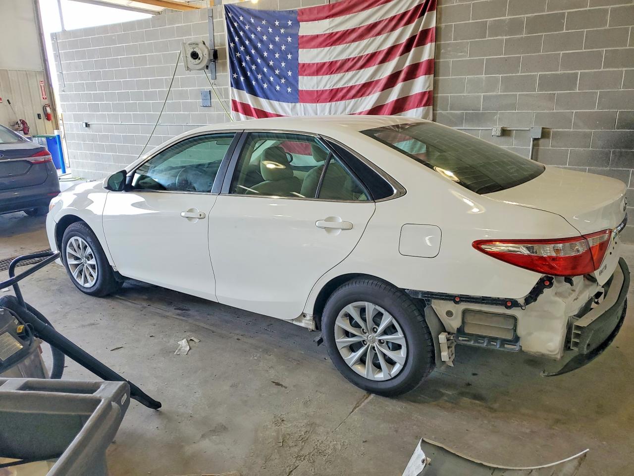 2015 TOYOTA CAMRY LE — снимка 2