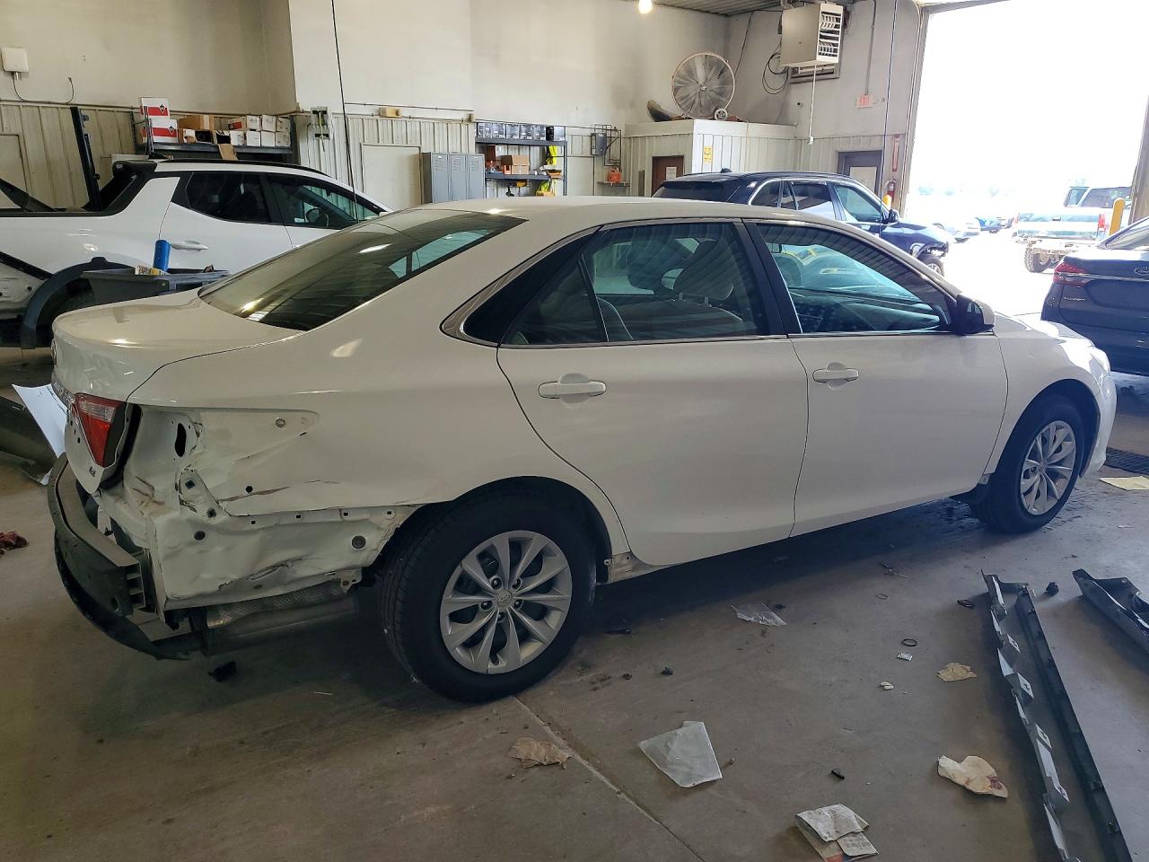 2015 TOYOTA CAMRY LE — снимка 3