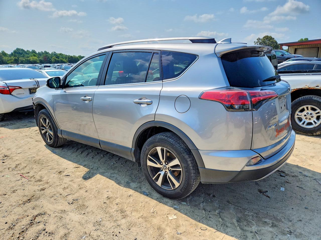 2017 TOYOTA RAV4 XLE — снимка 2