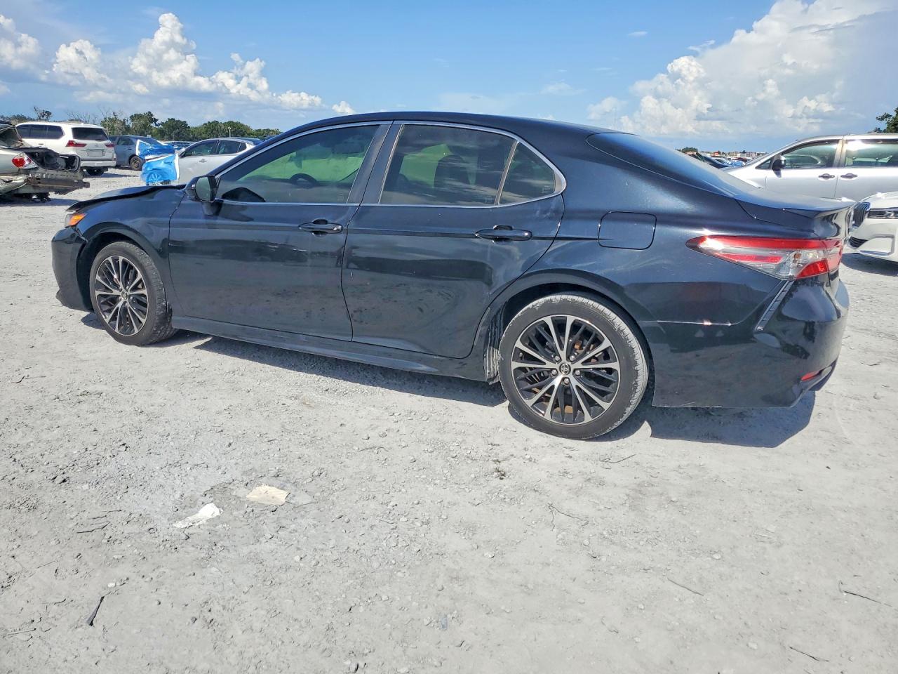 2018 TOYOTA CAMRY SE — снимка 2
