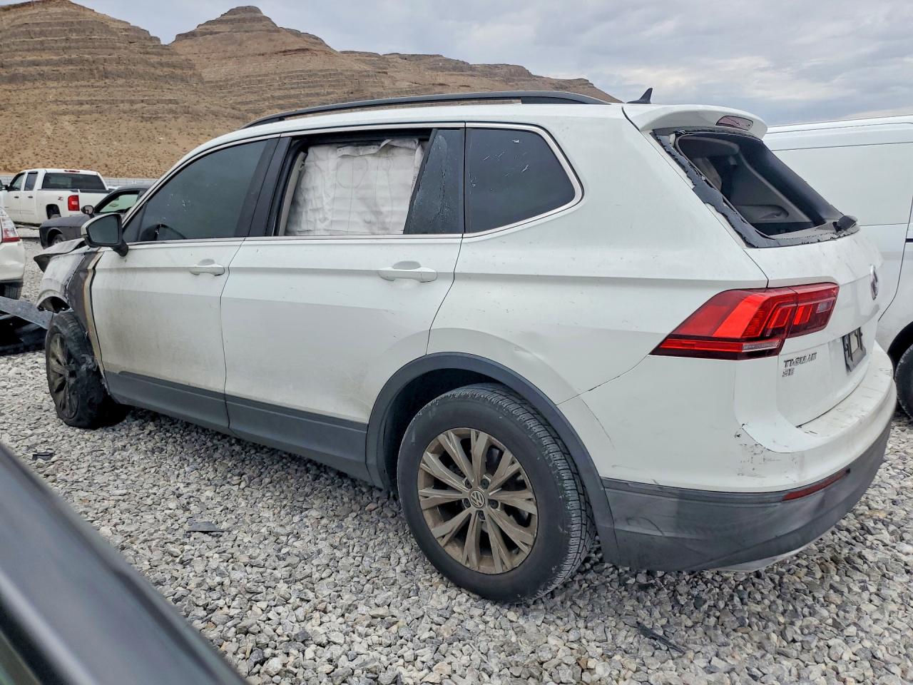 2019 VOLKSWAGEN TIGUAN SE/SEL/SEL R-LINE JET-BLACK/SEL R-LINE — снимка 2