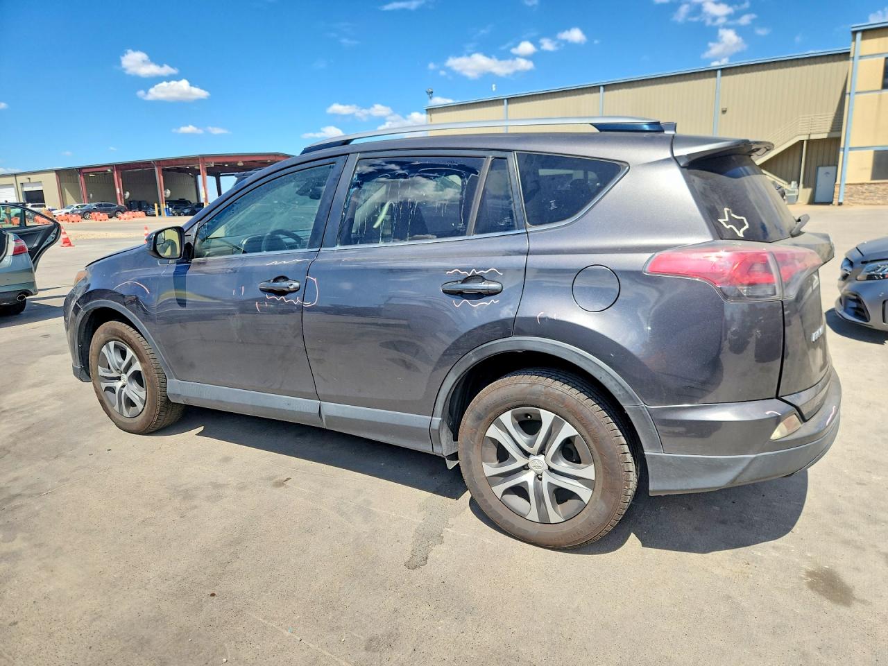 2017 TOYOTA RAV4 LE — снимка 2