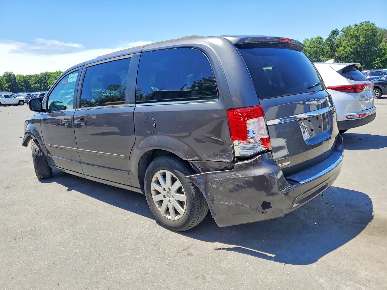 2015 CHRYSLER TOWN & COUNTRY LX — снимка 2