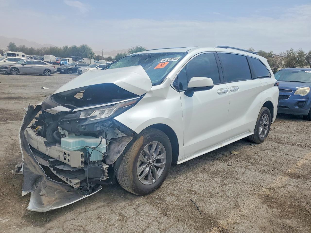 2022 TOYOTA SIENNA XLE