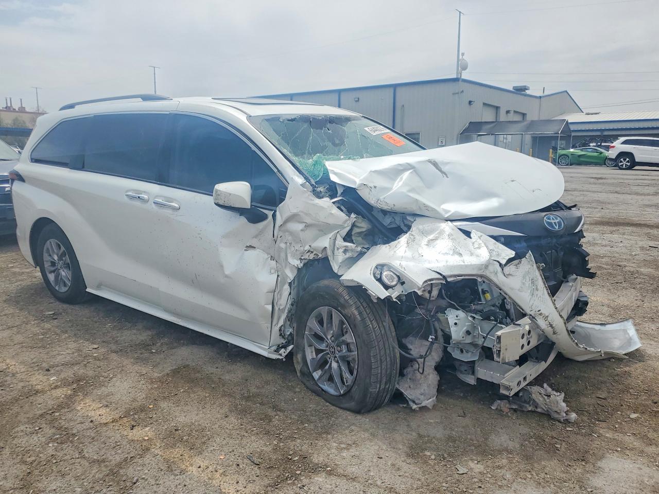 2022 TOYOTA SIENNA XLE — снимка 4