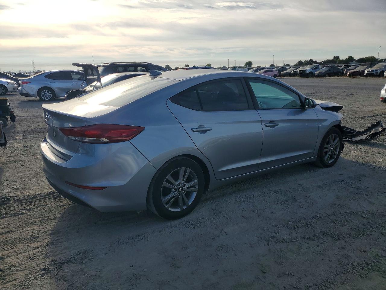2017 HYUNDAI ELANTRA SE — снимка 3