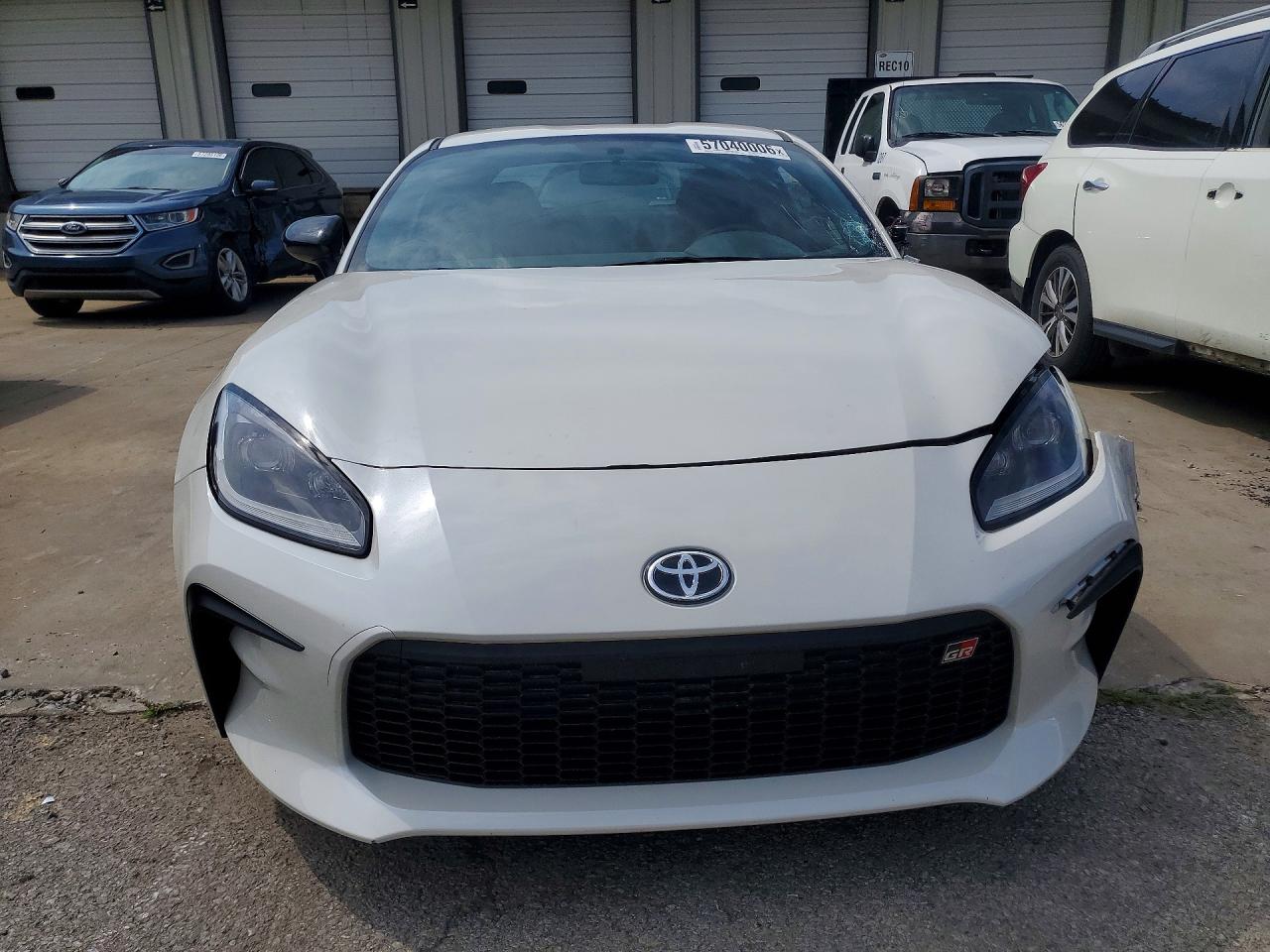 2025 TOYOTA GR86 BASE — снимка 5