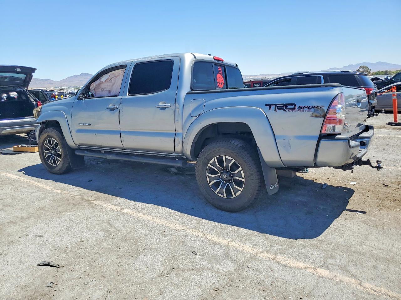 2015 TOYOTA TACOMA V6 — снимка 2