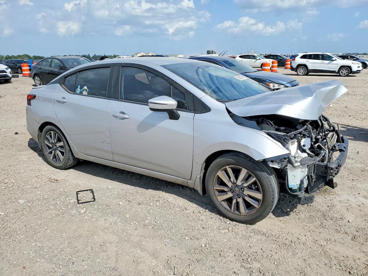 2020 NISSAN VERSA SV — снимка 4