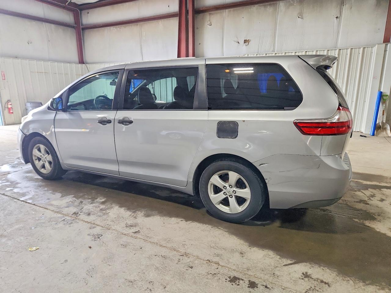 2015 TOYOTA SIENNA L 7-PASSENGER — снимка 2