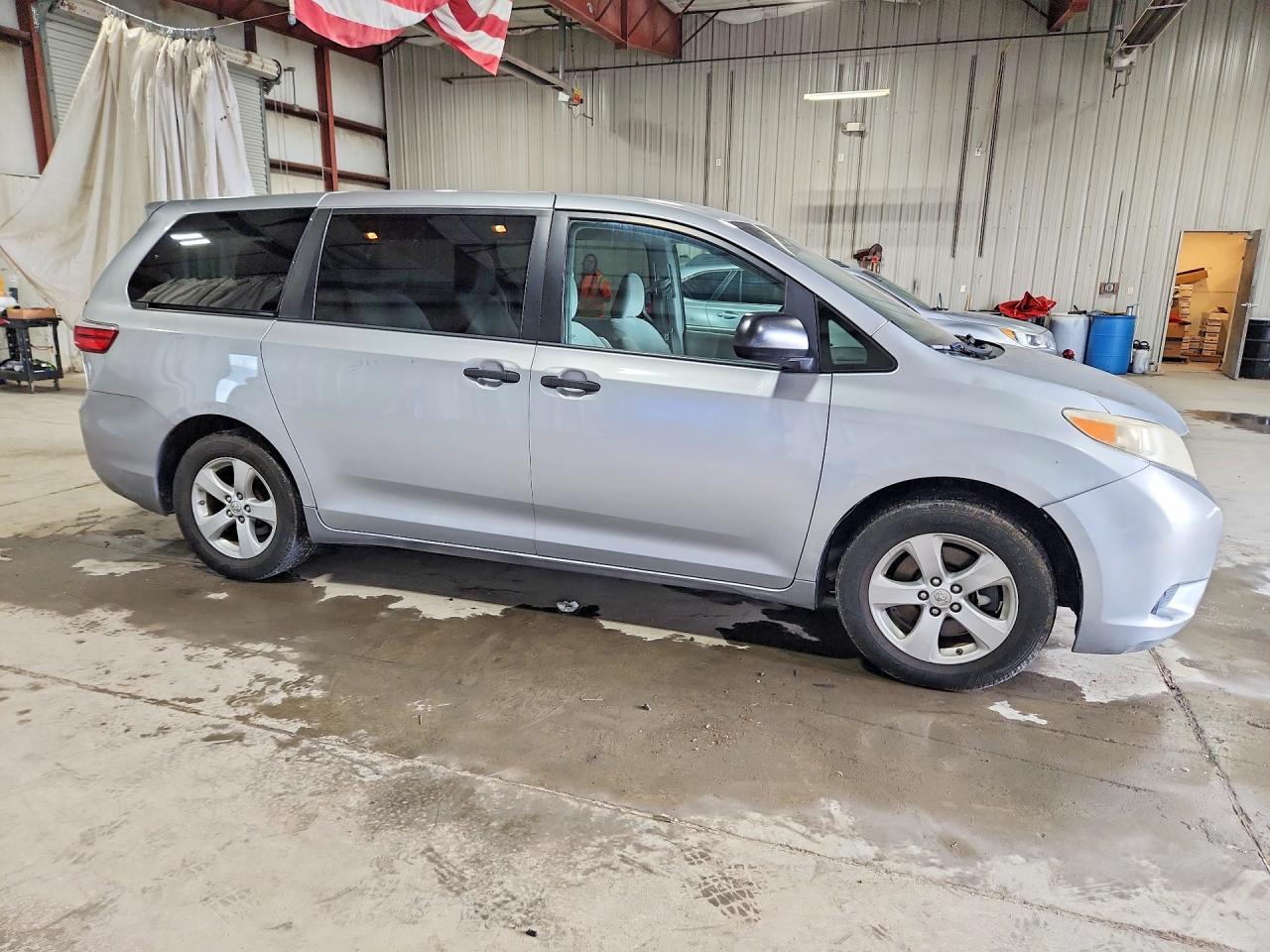 2015 TOYOTA SIENNA L 7-PASSENGER — снимка 4