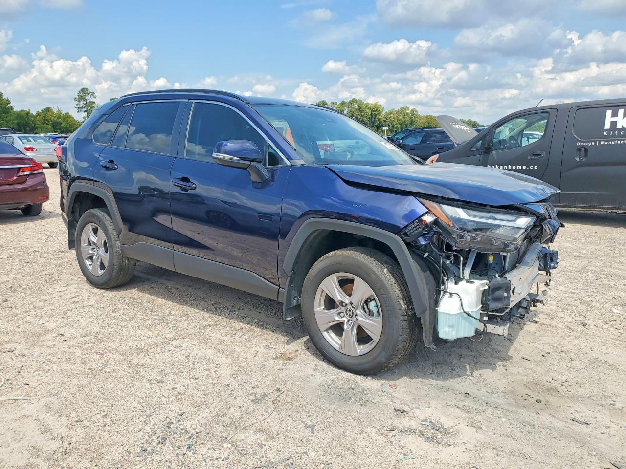 2025 TOYOTA RAV4 XLE — снимка 4