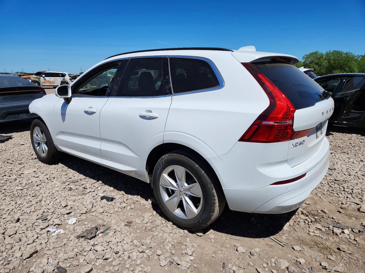 2022 VOLVO XC60 B5 MOMENTUM — снимка 2