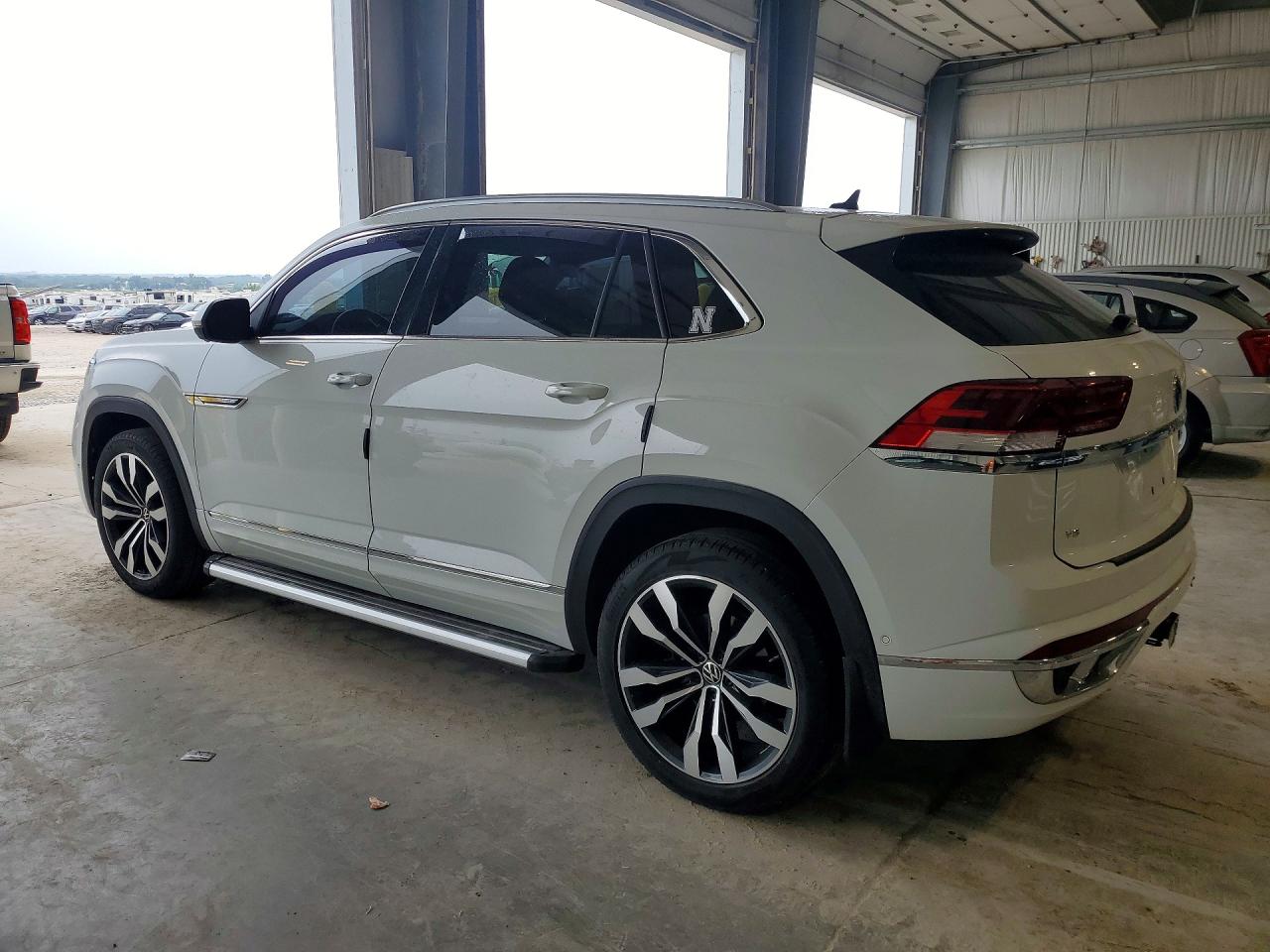 2020 VOLKSWAGEN ATLAS CROSS SPORT SEL PREMIUM R-LINE — снимка 2
