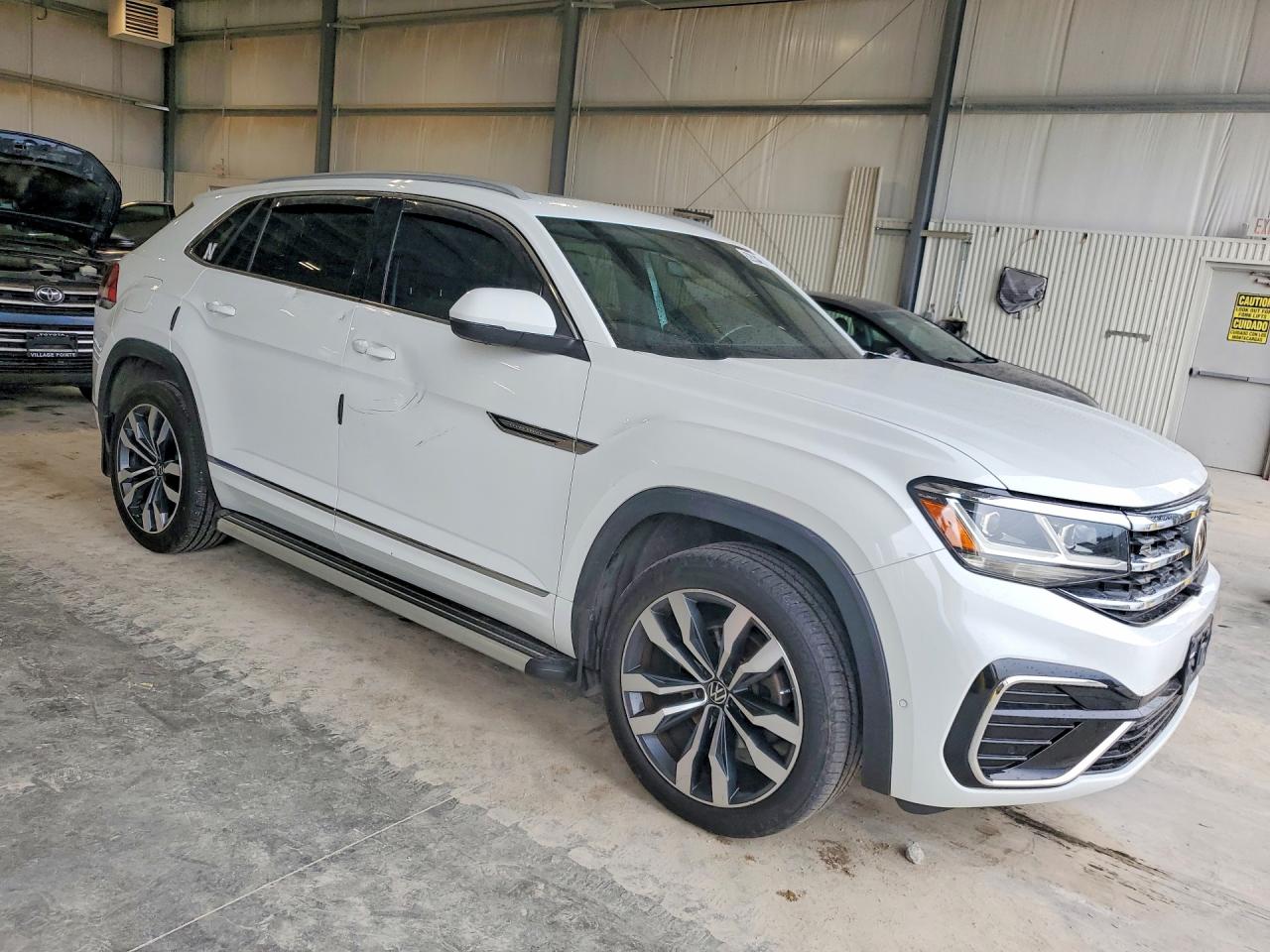 2020 VOLKSWAGEN ATLAS CROSS SPORT SEL PREMIUM R-LINE — снимка 4