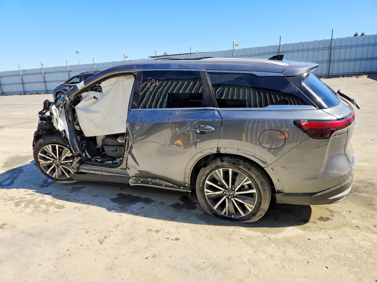 2026 INFINITI QX60 LUXE — снимка 2