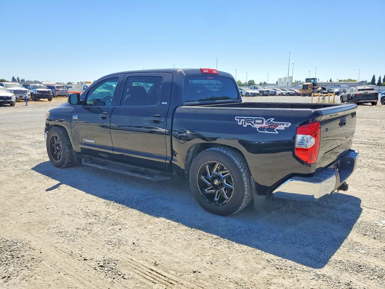 2017 TOYOTA TUNDRA CREWMAX SR5 — снимка 2