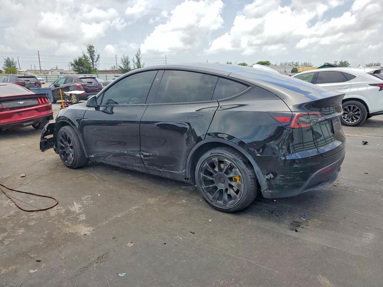 2024 TESLA MODEL Y — снимка 2