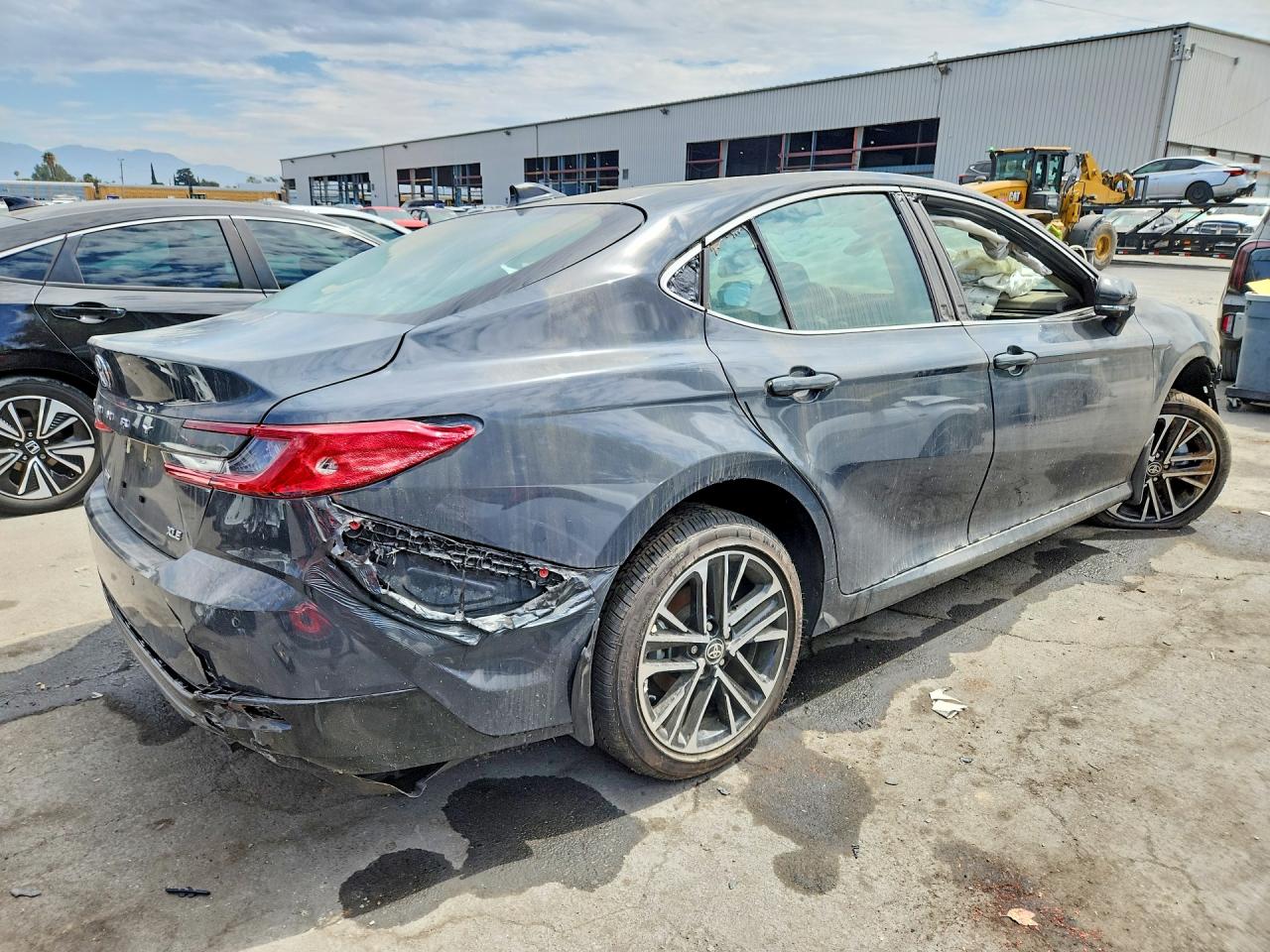 2025 TOYOTA CAMRY XLE — снимка 3