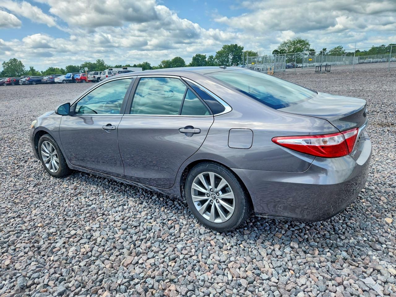 2016 TOYOTA CAMRY XLE — снимка 2