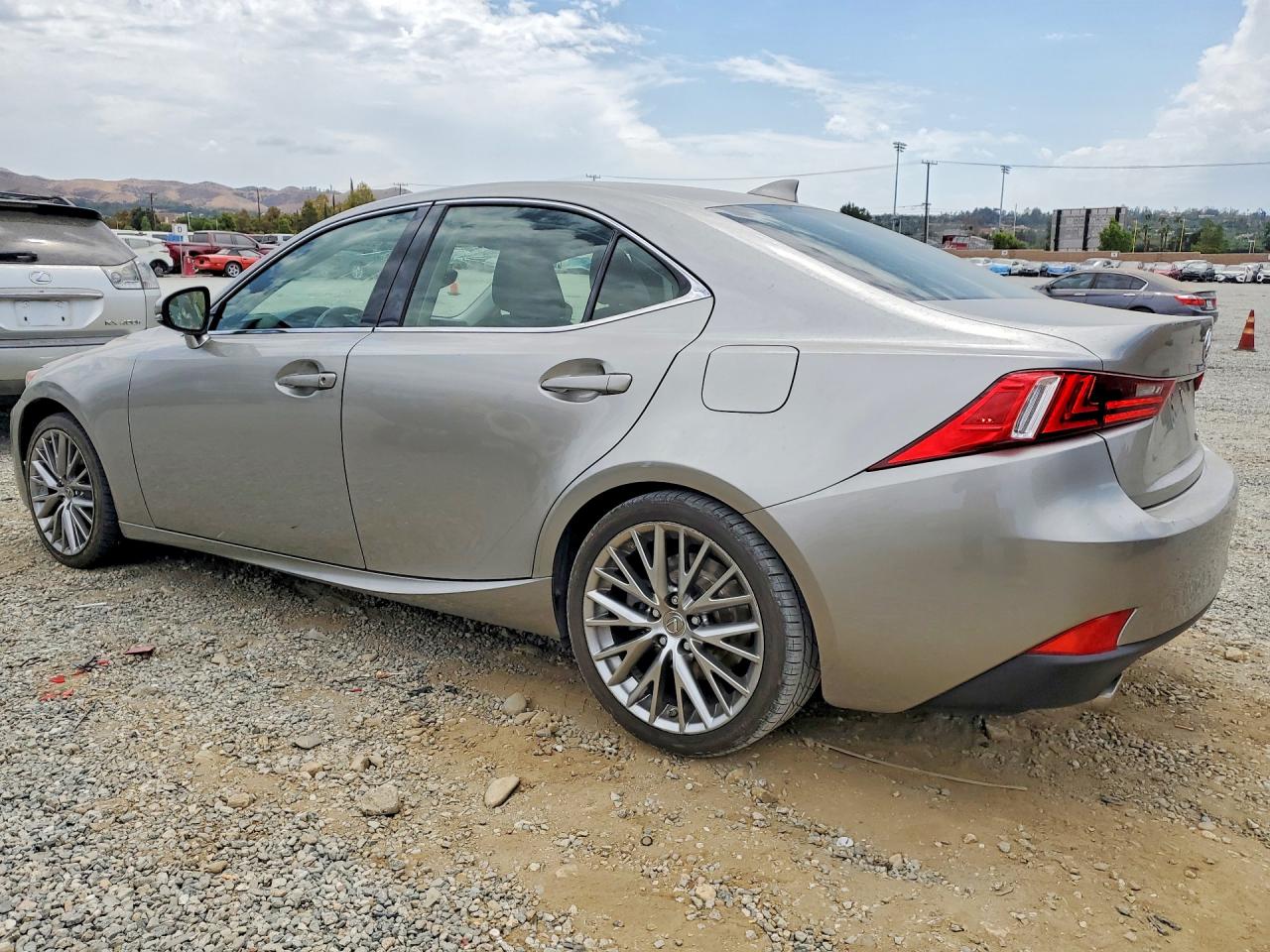 2016 LEXUS IS 200T — снимка 2