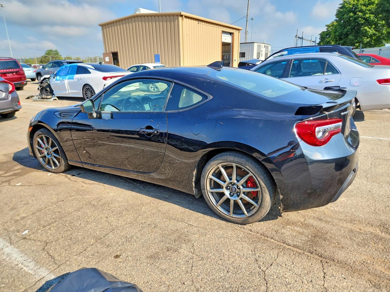 2017 SUBARU BRZ 2.0 LIMITED — снимка 2