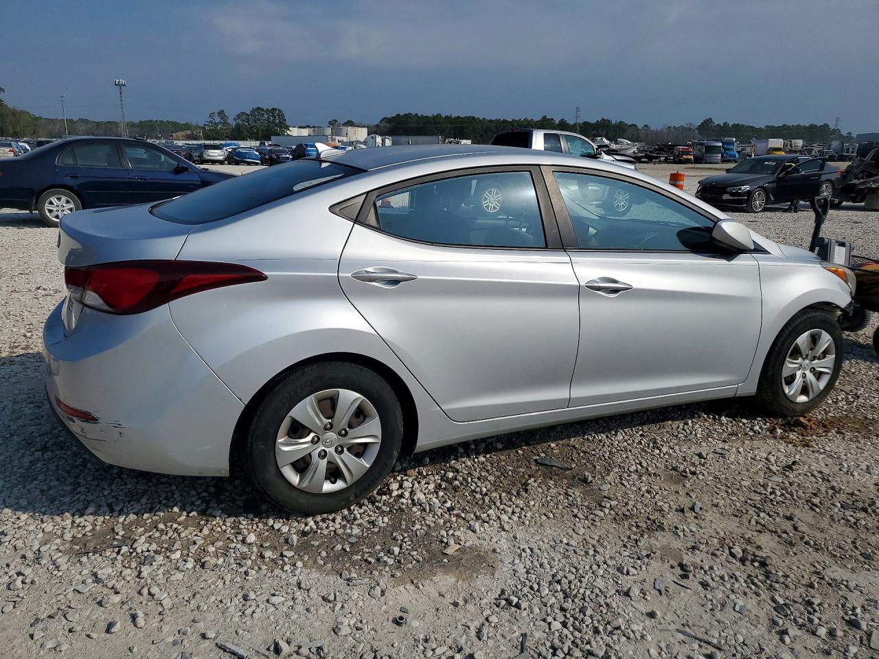 2016 HYUNDAI ELANTRA SE — снимка 3