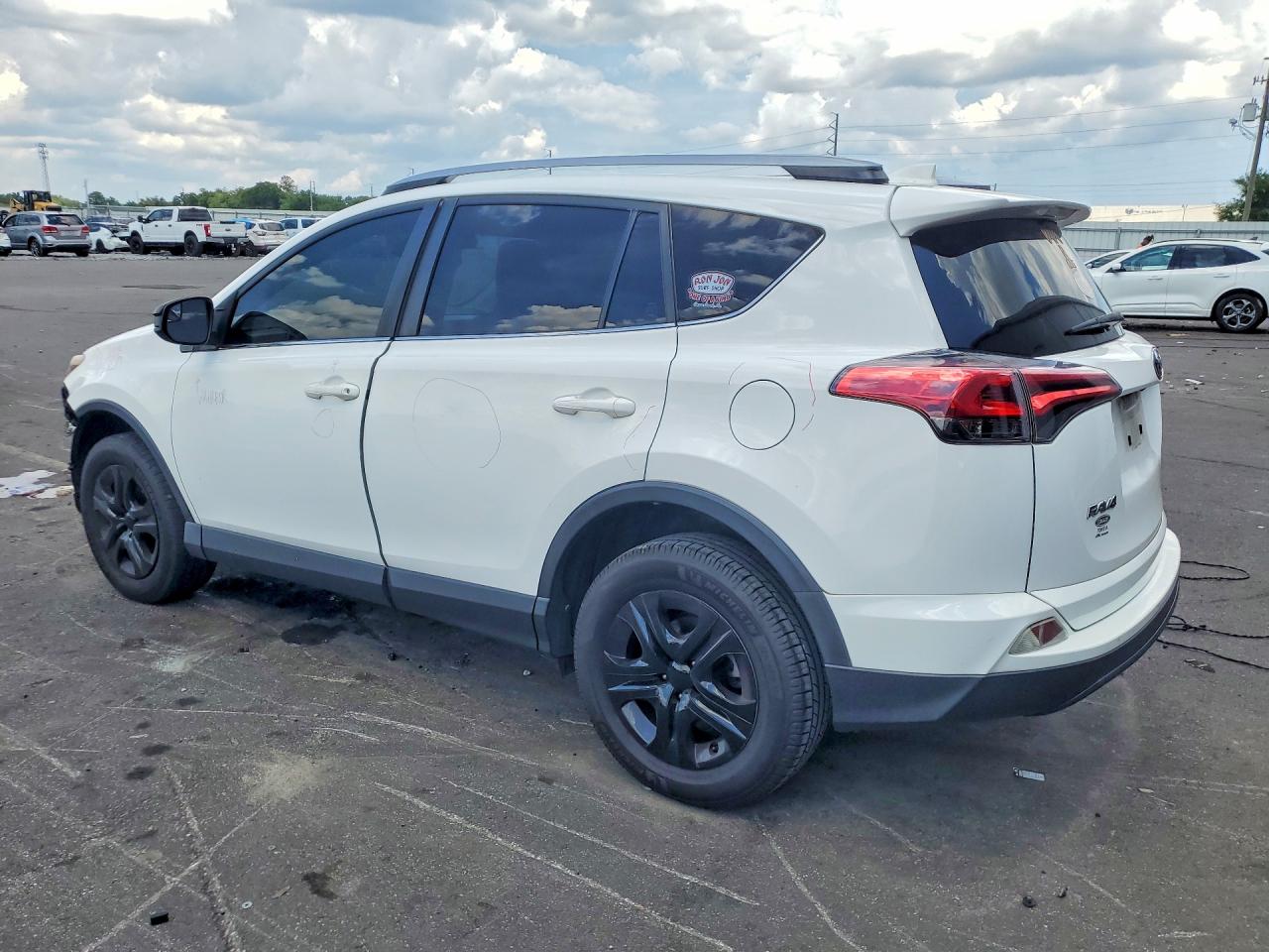 2018 TOYOTA RAV4 LE — снимка 2