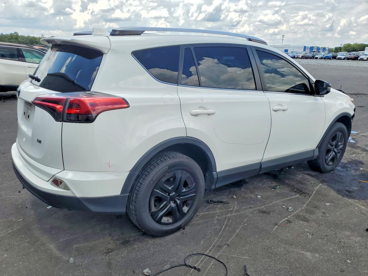 2018 TOYOTA RAV4 LE — снимка 3