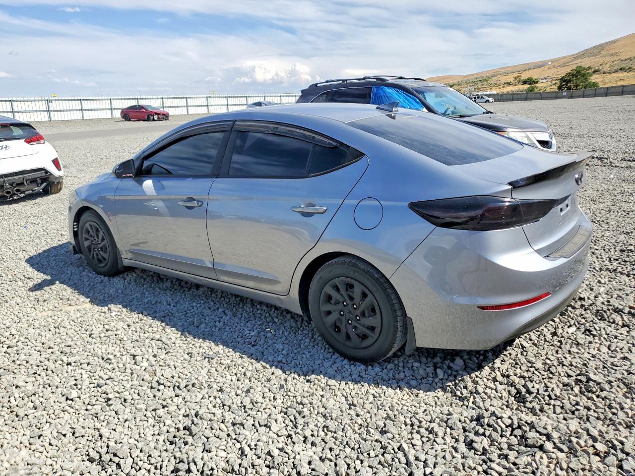 2017 HYUNDAI ELANTRA SE — снимка 2