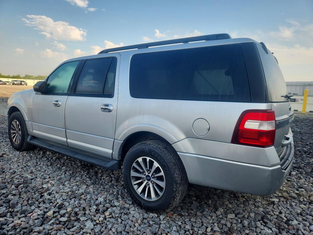 2017 FORD EXPEDITION EL XLT — снимка 2
