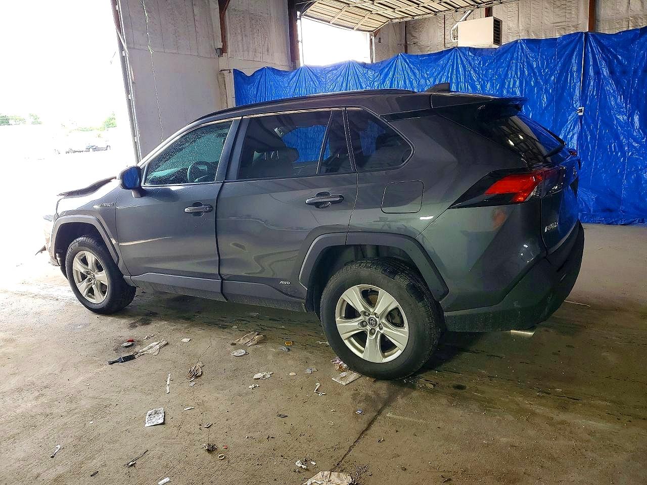 2021 TOYOTA RAV4 HYBRID XLE — снимка 2