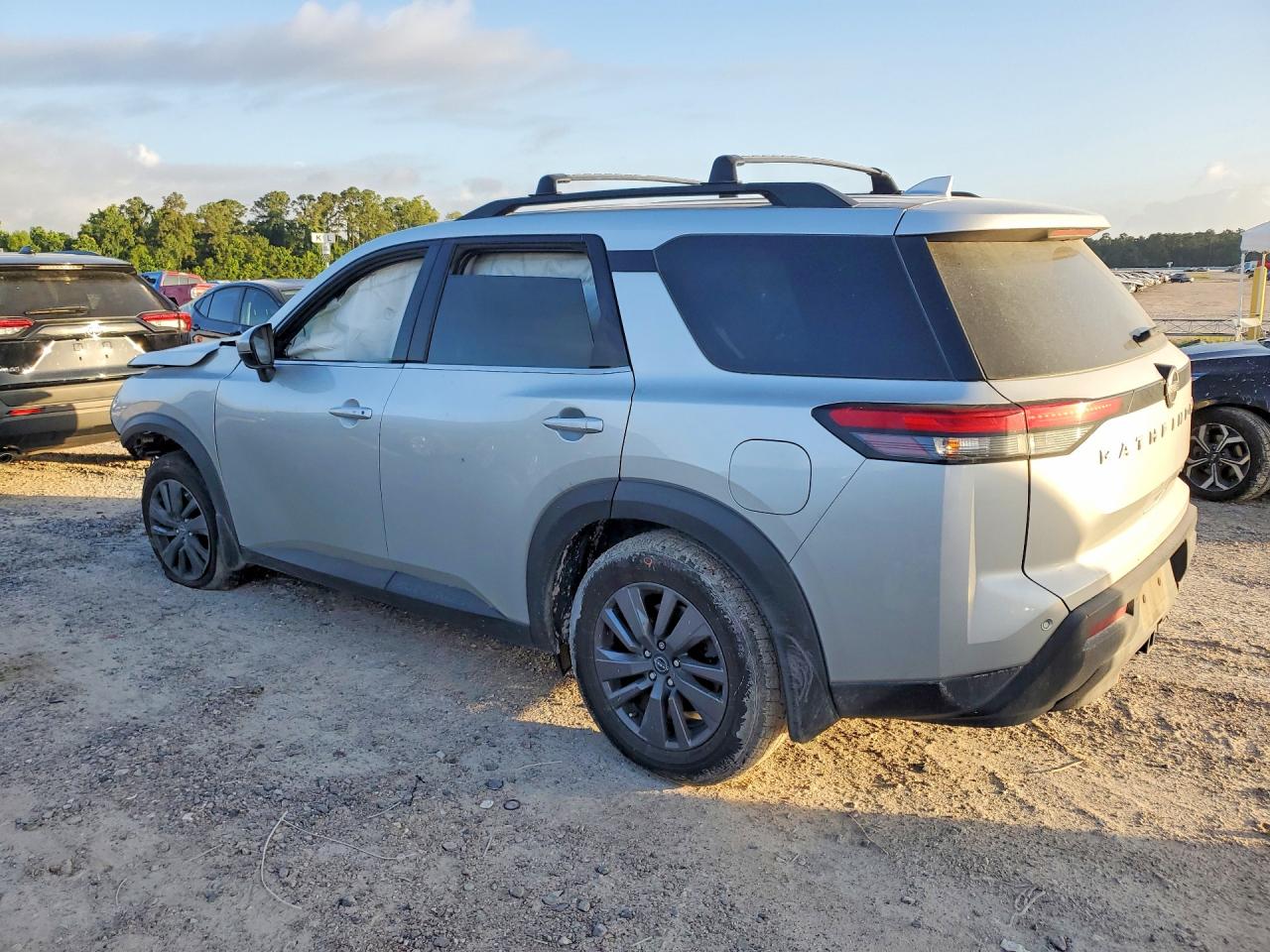2022 NISSAN PATHFINDER SV — снимка 2