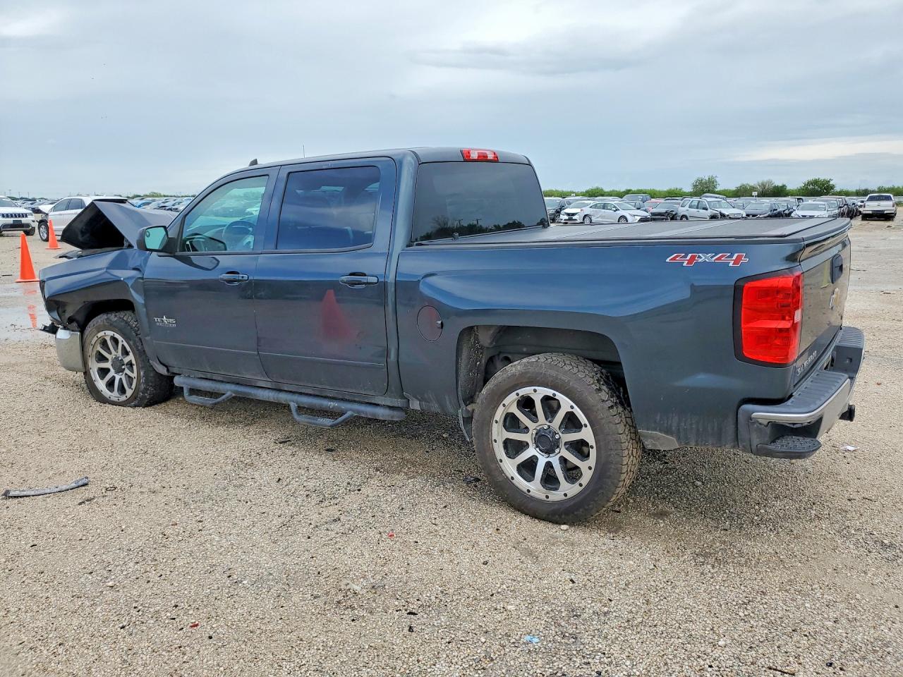 2017 CHEVROLET SILVERADO K1500 LT — снимка 2