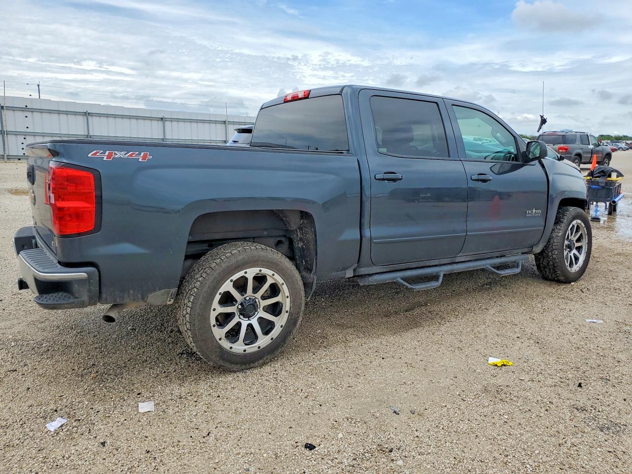 2017 CHEVROLET SILVERADO K1500 LT — снимка 3