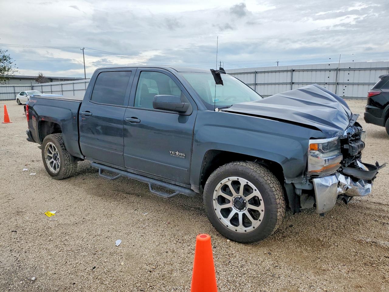 2017 CHEVROLET SILVERADO K1500 LT — снимка 4