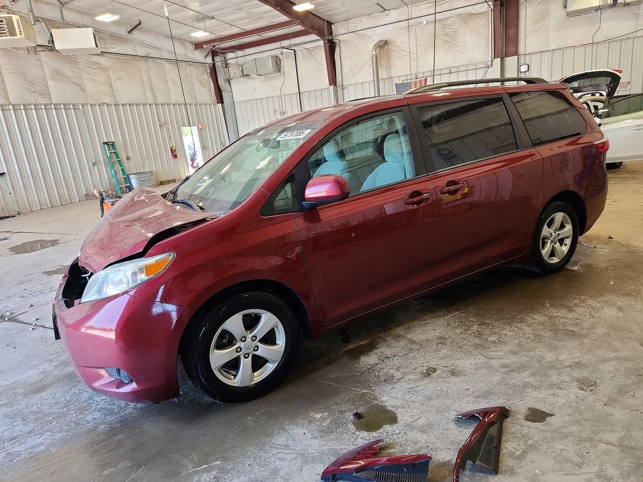 2017 TOYOTA SIENNA LE