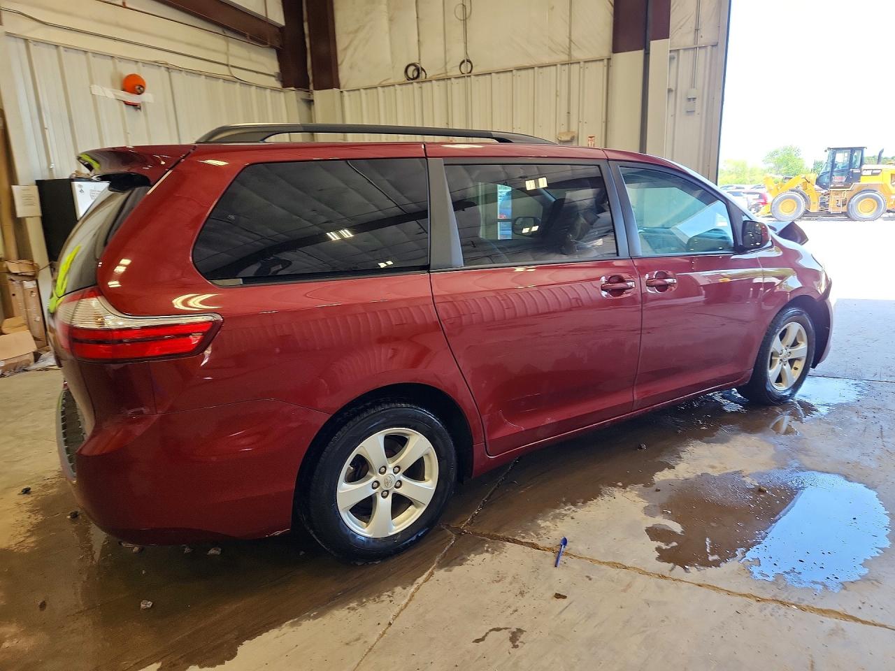 2017 TOYOTA SIENNA LE — снимка 3