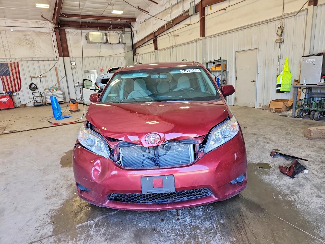 2017 TOYOTA SIENNA LE — снимка 5