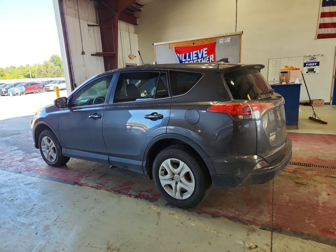2018 TOYOTA RAV4 LE — снимка 2