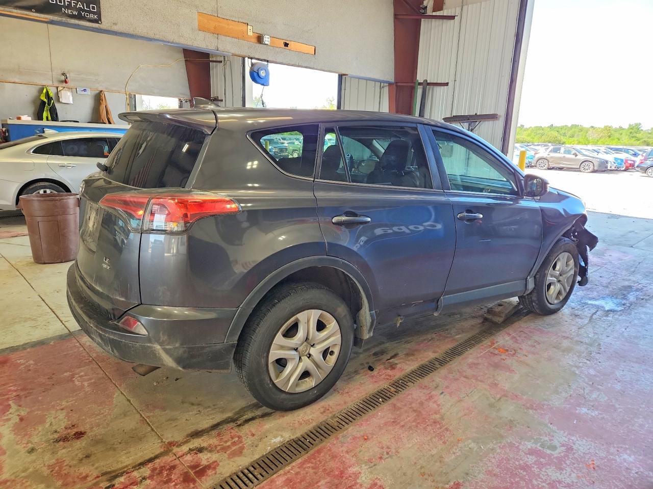 2018 TOYOTA RAV4 LE — снимка 3