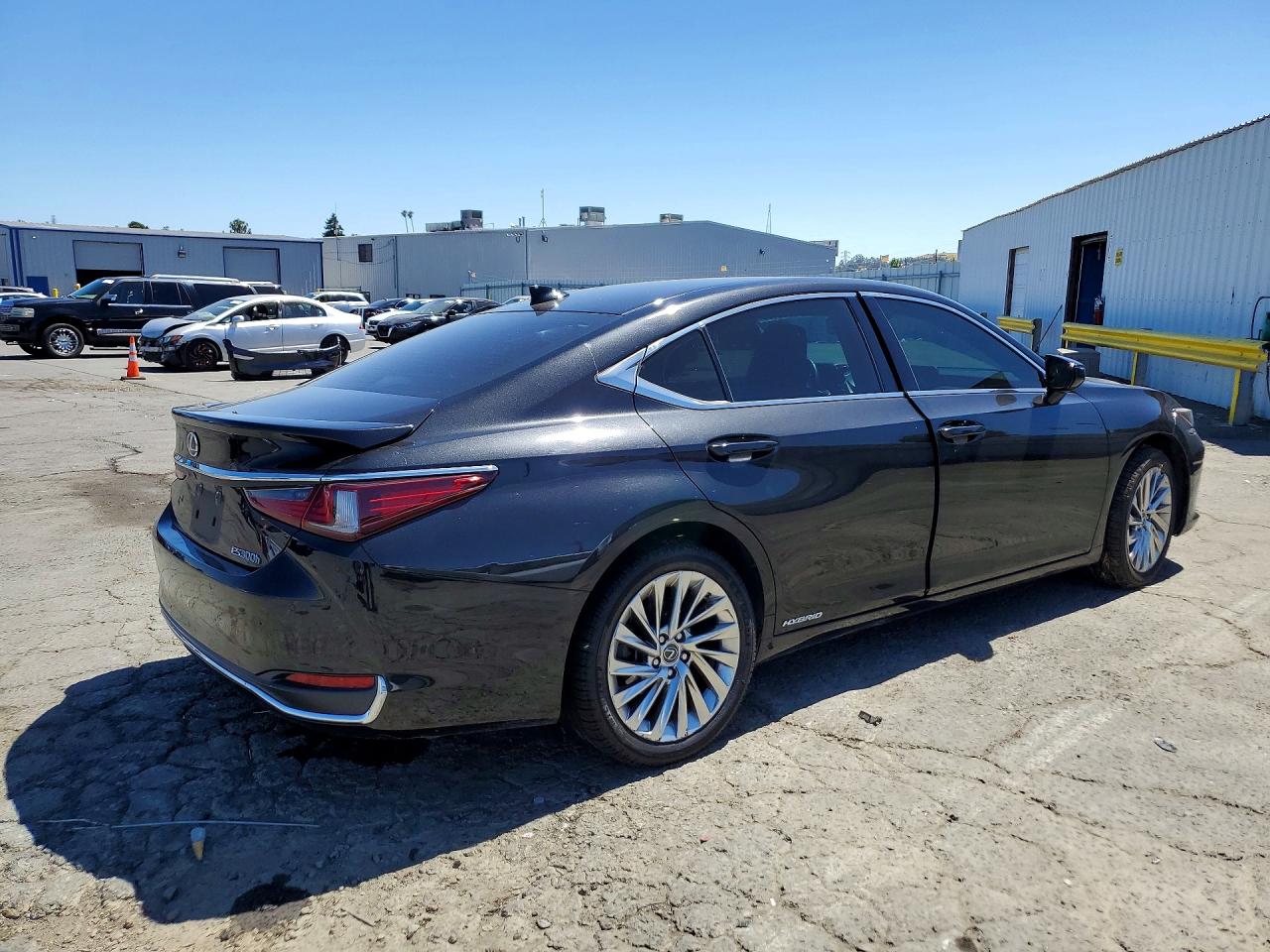 2019 LEXUS ES 300H — снимка 3