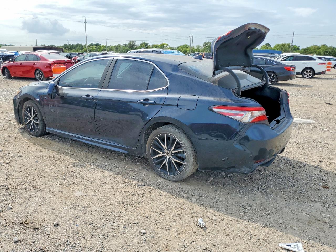 2019 TOYOTA CAMRY SE — снимка 2