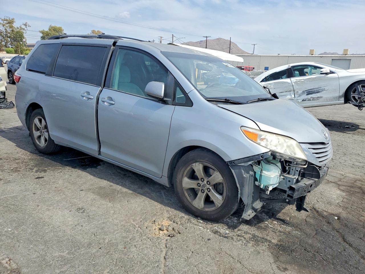 2015 TOYOTA SIENNA LE — снимка 4